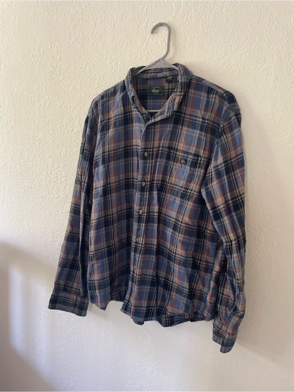 G.H. Bass & CO Men's Blue Plaid Button-Down Flannel Shirt